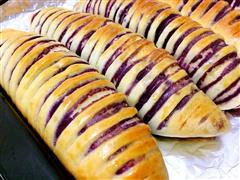 毛毛虫紫薯面包