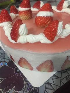 镜面草莓慕斯蛋糕的热量