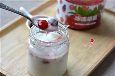 冰鲜草莓酸奶