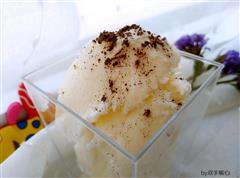 酸奶香草冰淇淋