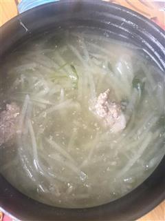 萝卜丸子汤