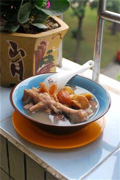 栗子鸡爪海鲜汤