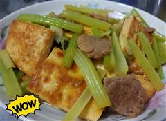 芹菜烩客家煎豆腐的热量