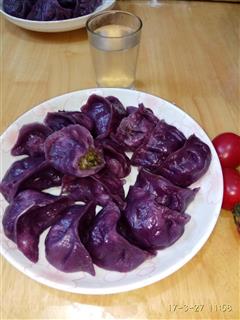 紫薯蒲公英猪肉蒸饺