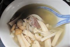 菌菇骨头汤