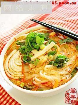 TOM YUM SPICY NOODLE SOUP