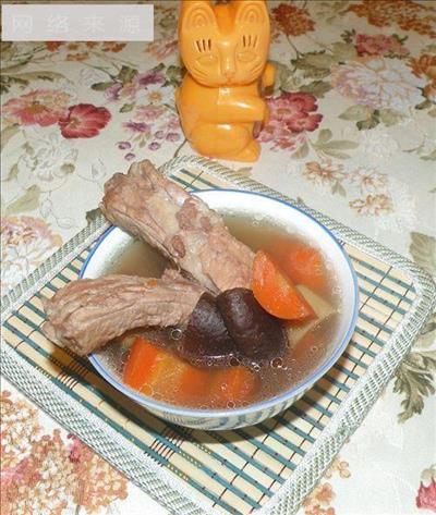 胡萝卜香菇排骨汤