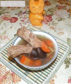 香菇胡萝卜排骨汤