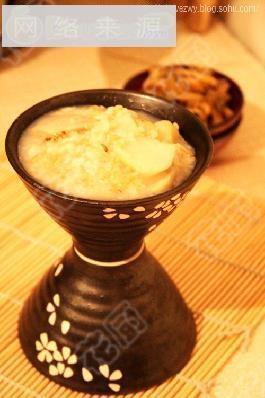 砂锅小芋头糙米粥