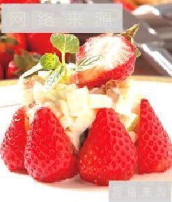 草莓华尔道夫沙拉