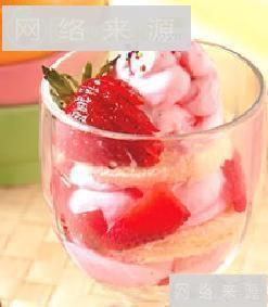 草莓冰淇淋蛋糕