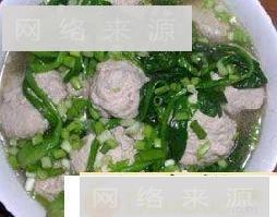 菠菜汆丸子