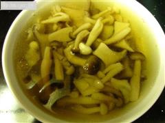 鲜美原味菌菇汤