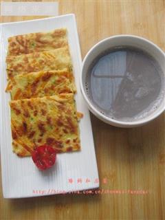 黑米薏仁豆浆&胡萝卜煎饼