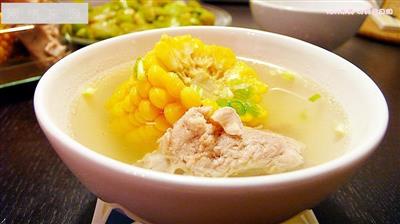 清香玉米排骨汤