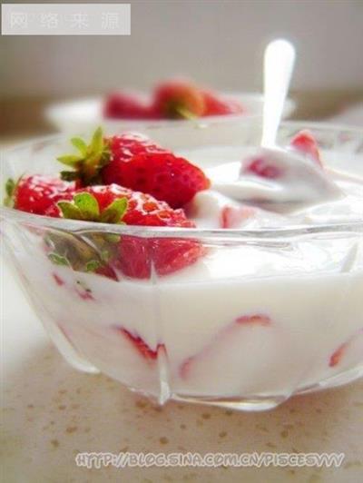 草莓大果粒酸奶