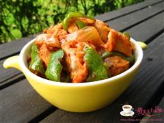 用韩式泡菜作调料做出的美味泡菜鸡