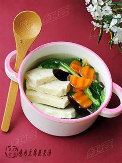 鸡肉豆腐蔬菜汤