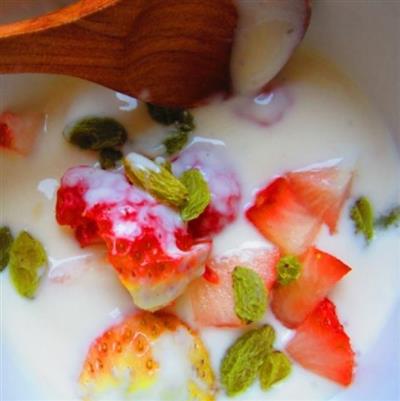 草莓大果粒酸奶