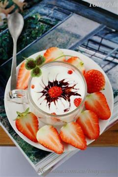 自制双莓酸奶