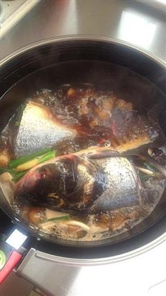 红烧肉炖胖头鱼的热量