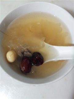 夏季养颜红枣银耳莲子汤的热量