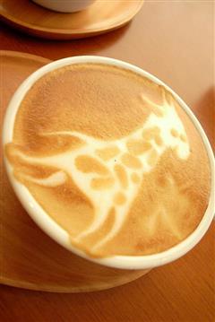 咖啡拉花-创意小长颈鹿