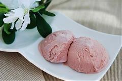 奶油草莓冰淇淋
