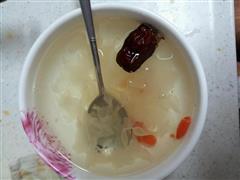 银耳红枣枸杞汤