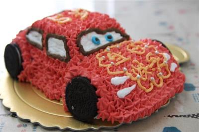 可爱的小汽车生日蛋糕儿