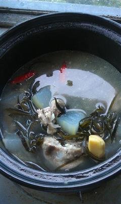 筒子骨炖冬瓜海带汤