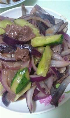 紫洋葱青瓜炒牛肉