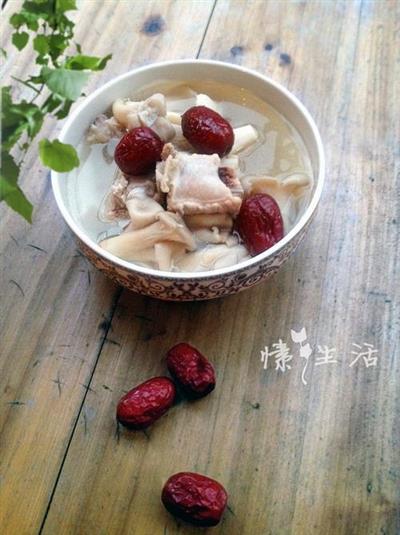 家常菜-红枣平菇排骨汤