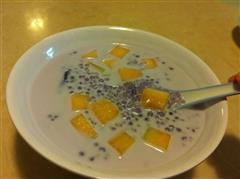 紫薯椰汁牛奶西米露