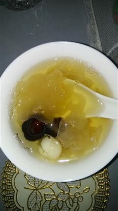 红枣银耳莲子汤的热量