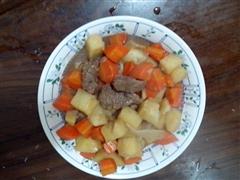 家常土豆萝卜炖牛肉