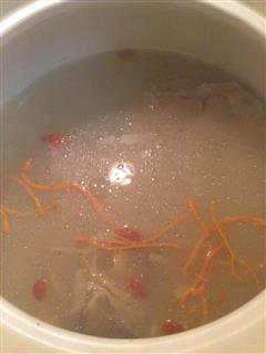 猪腿骨菌菇汤的热量