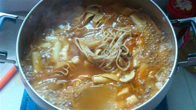 泡菜牛肉海鲜汤