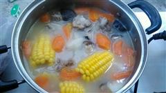 养生胡萝卜山药排骨汤的热量