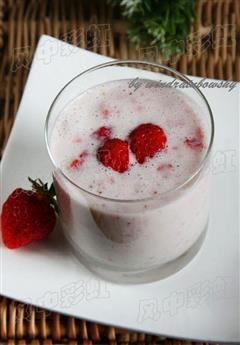 草莓薏仁酸奶