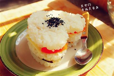 金枪鱼“心形”米三明治-沙拉酱米饭的又一搭配