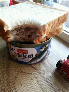 重口味的金枪鱼三明治-黑暗料理哈哈