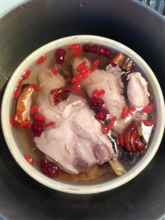 灵芝鳄鱼炖鸡汤