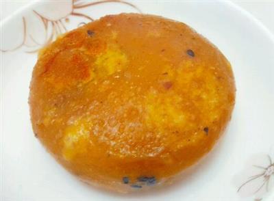 黄桂柿子饼-西安回民街排队的小吃