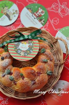 圣诞花环面包与圣诞树面包的热量