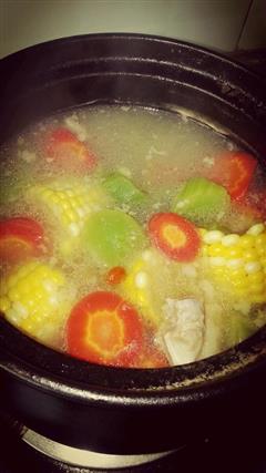 玉米山药萝卜莴笋排骨汤