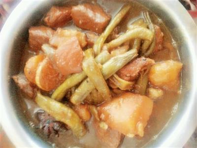 红烧肉炖豆角土豆