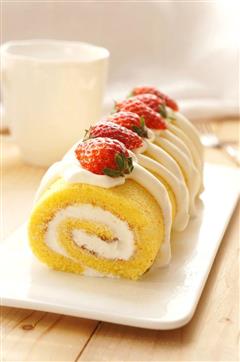 草莓鲜奶油蛋糕卷