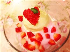 草莓优格冰淇淋