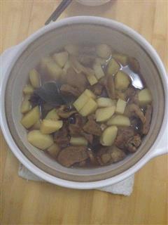 砂锅炖土豆牛肉